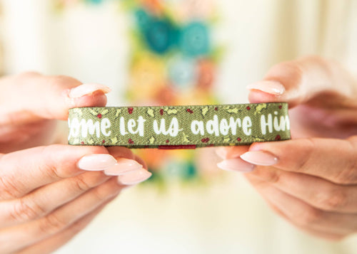 Come Let Us Adore Him Christmas Stretchy Bracelet